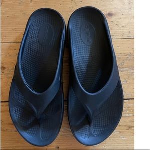 OOFOS Ooriginal Women’s Thong Flip Flop Recovery Sandal Size 9